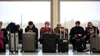 Добри новини за българите, блокирани на летището в Париж