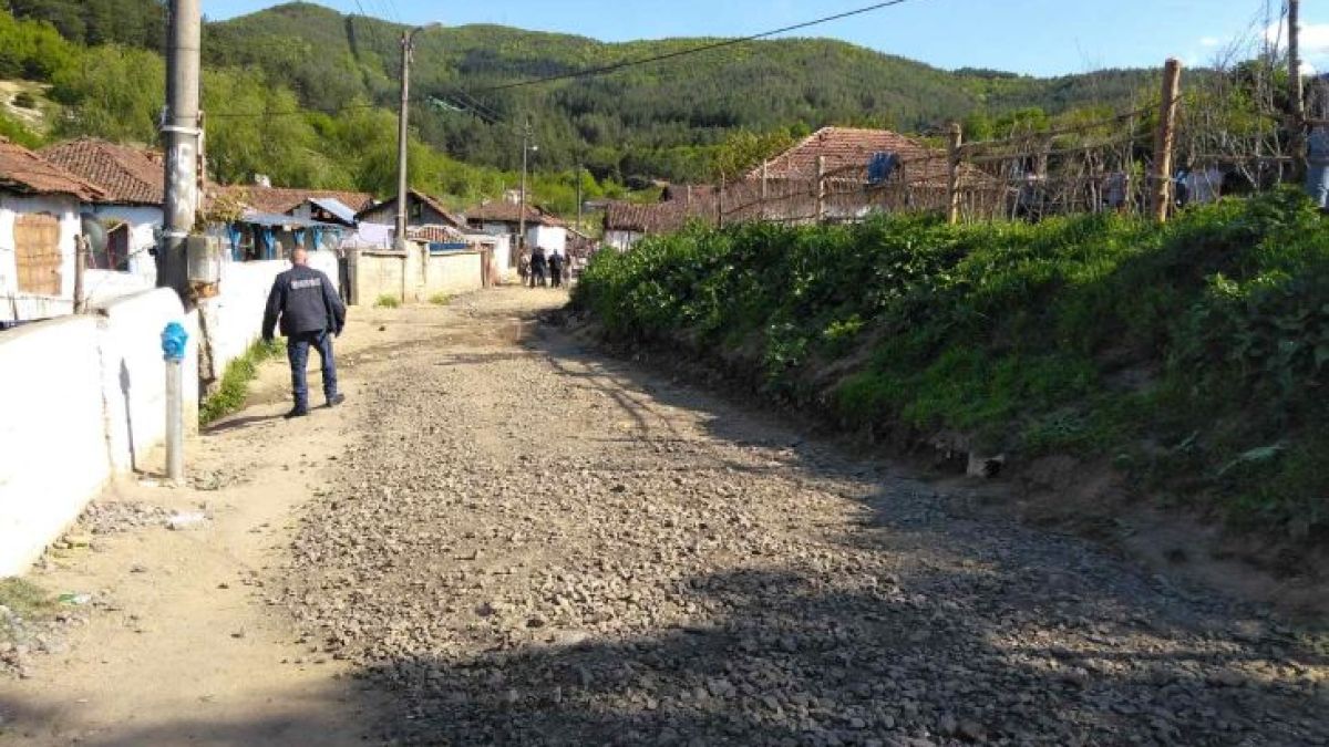 Кърваво циганско меле в Карловско, махала е окупирана от ченгета СНИМКА
