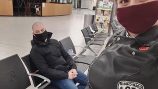 Скубят ли си косите нашенците на Острова?