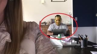Мъж направи нещо безумно зад гърба на жена си! Мрежата прегря СНИМКИ