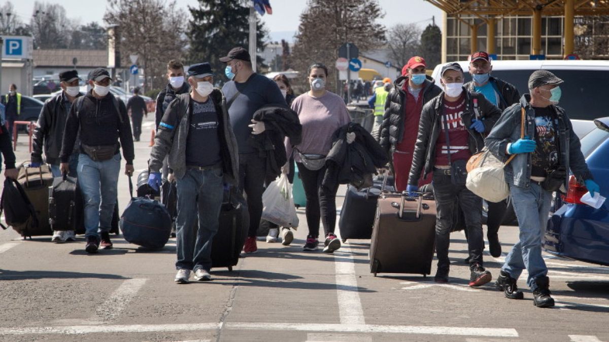 Край на гурбета?! В цяла Европа посрещат с негодувание и подозрение сезонните работници