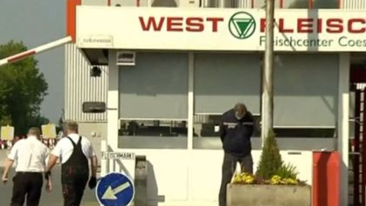 Извънредни новини за българските гурбетчии от огнището на К-19 в германска кланица