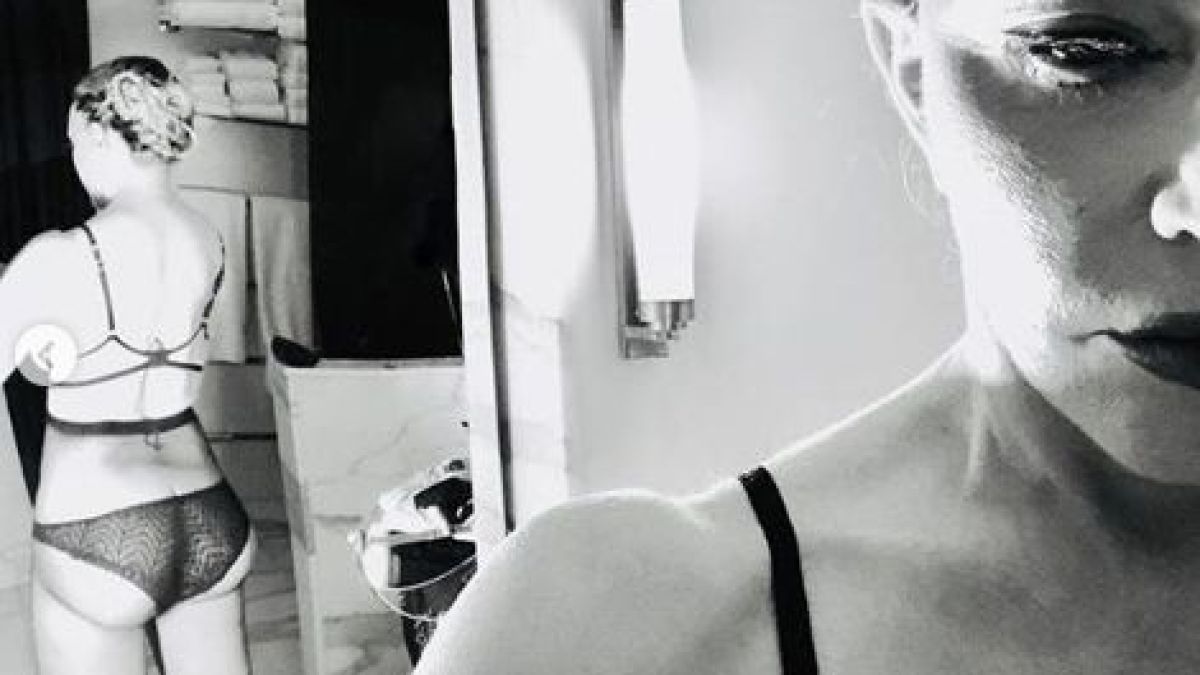 Мадона подпали мрежата с разголени СНИМКИ 18+