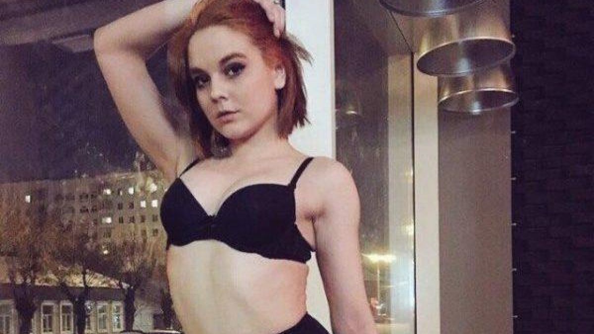 Стриптизьорка стана учителка и подлуди учениците си ВИДЕО 18+
