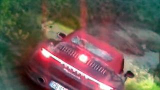 Възрастен българин потроши чисто ново Porsche 911 по черен път ВИДЕО 