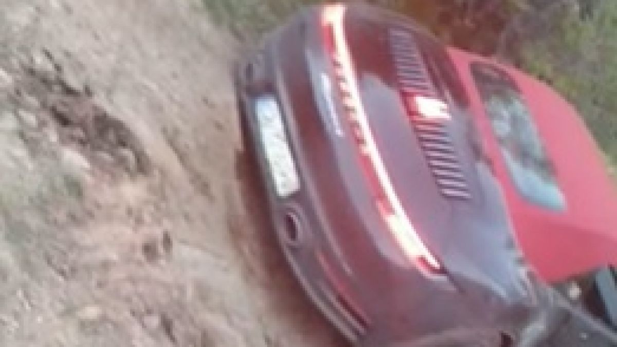 Шаш: Нашенец лашка скъпарско Pоrsсhе 911 Саrrеrа 4S по селски път ВИДЕО 