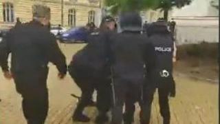Масови арести след екшъна на протеста в София, един от задържаните се оказа много опасен