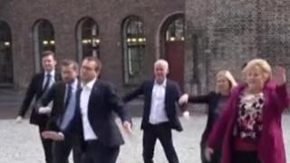 Министри танцуват групово под знака на социална дистанция ВИДЕО