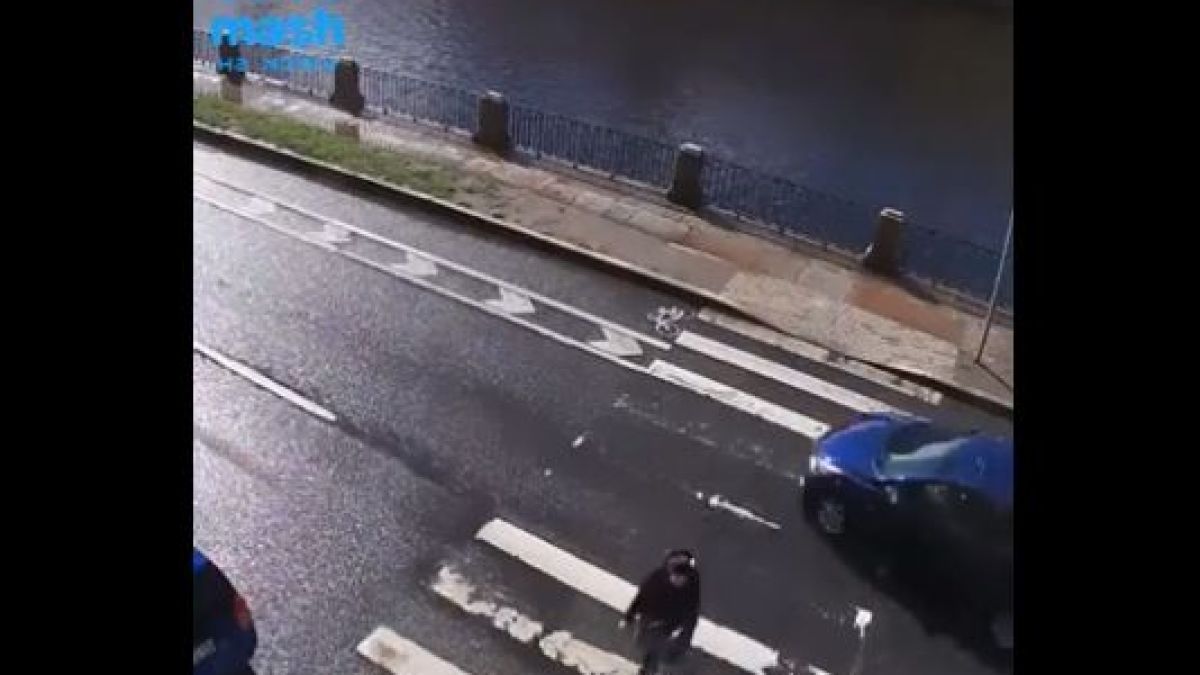 Вежлив шофьор беше брутално наказан от съдбата след като пропусна пешеходка ВИДЕО