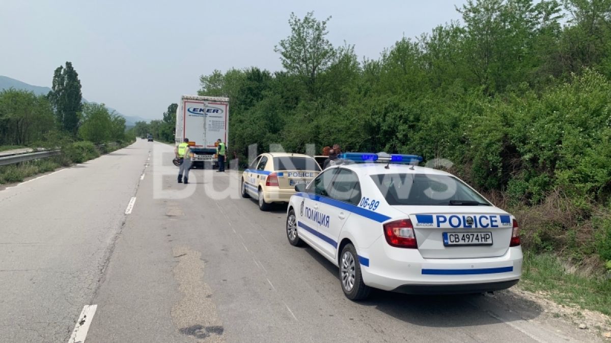 Зверско меле с мотор и турски ТИР на Е-79 СНИМКИ 