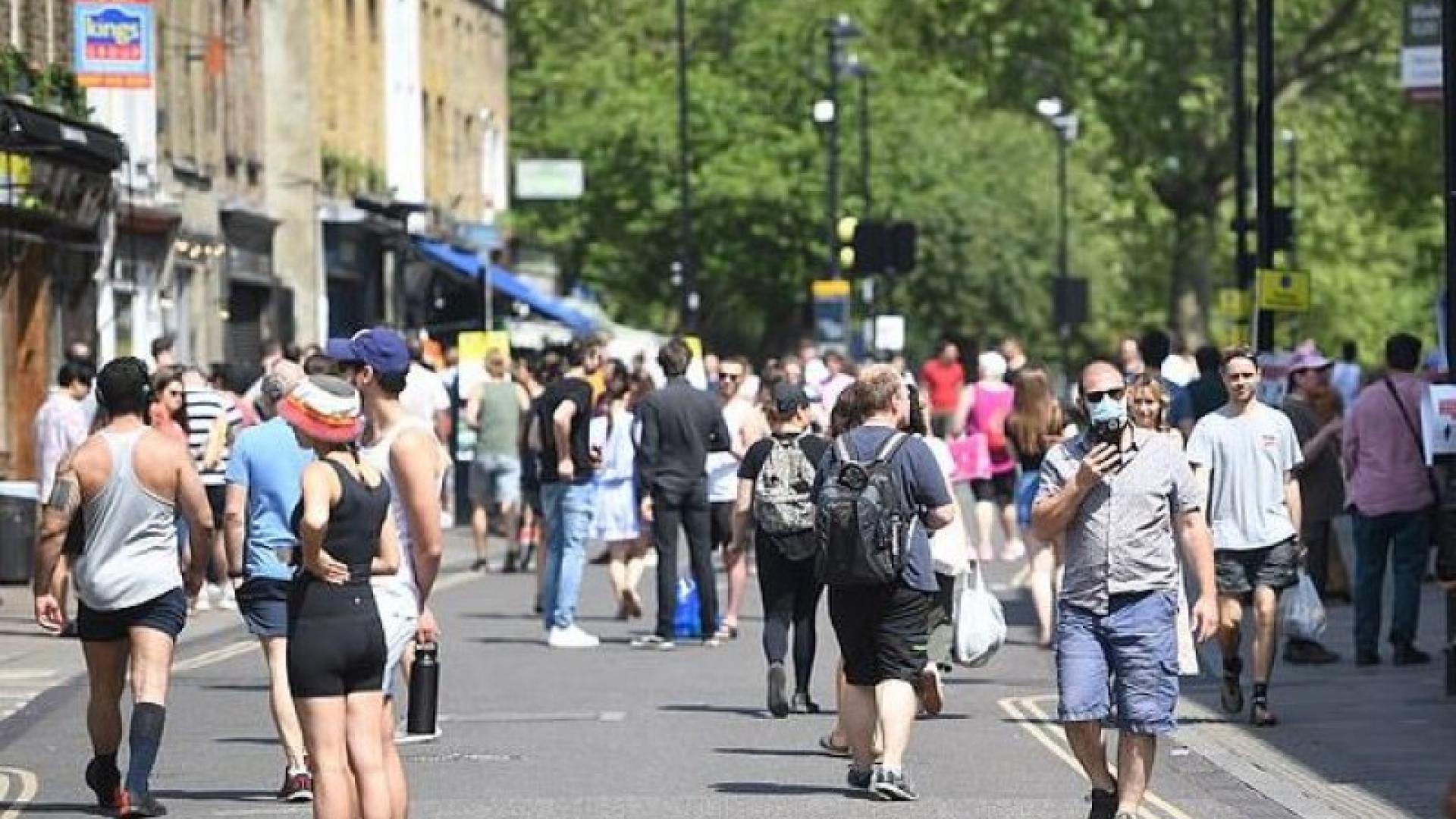Учени казаха дали наистина слънцето мори коронавируса