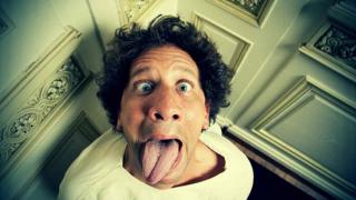 Световни учени: Цунами от луди хора по целия свят заради К-19