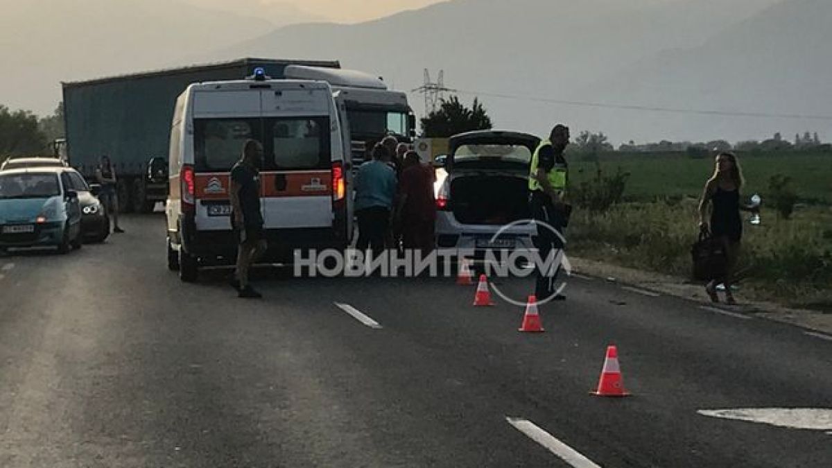 Ужасяващо меле блокира Подбалканския път ВИДЕО