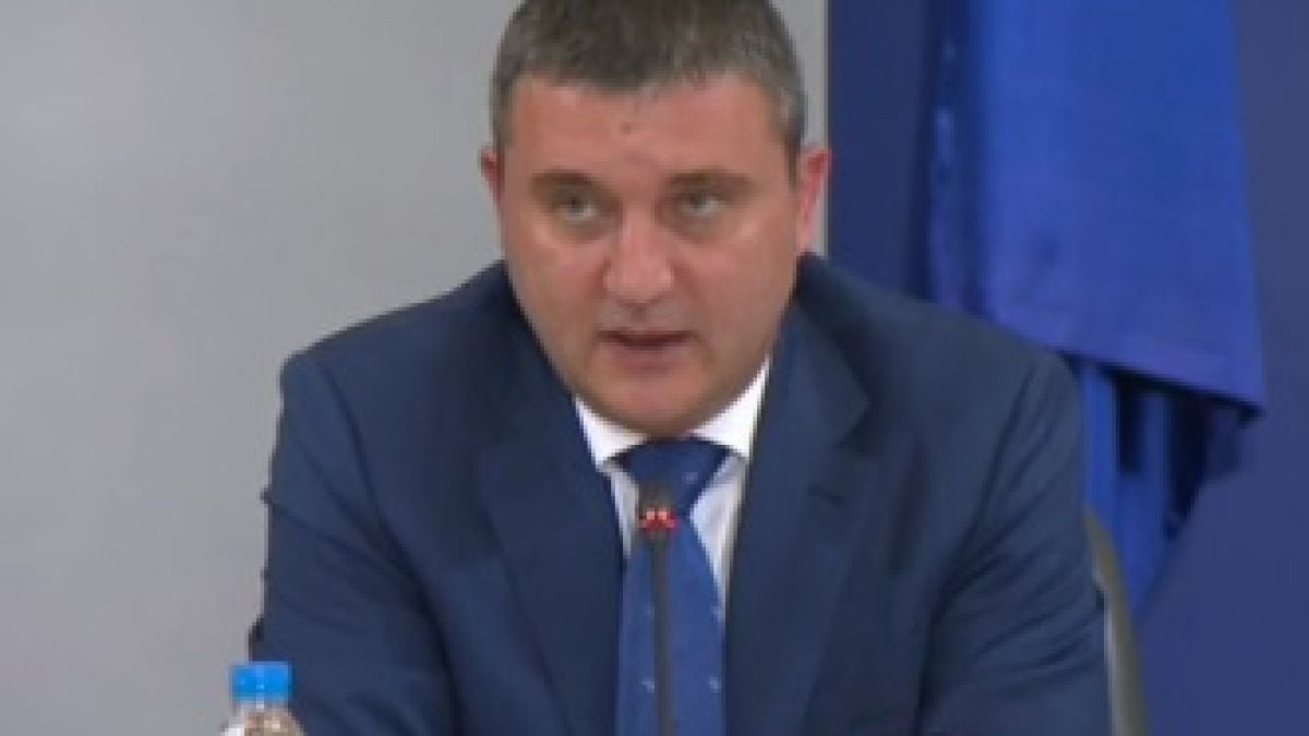 Финансовият министър с важно уточнение за държавните бензиностанции и цените на горивата ВИДЕО