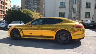 Само в БЛИЦ! Златен лъскав звяр пак движи из софийските улици СНИМКИ