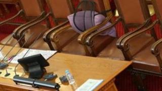 Караянчева разбули голяма лична драма! Заради мелето с кортежа й тя... СНИМКА