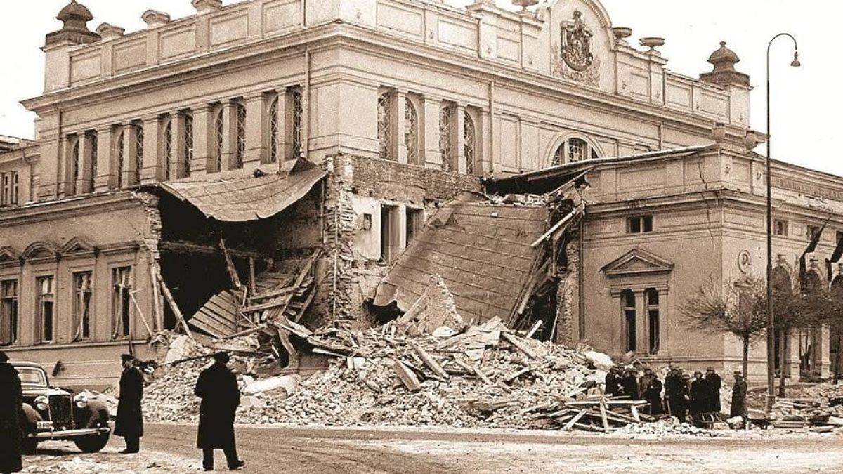 Защо англо-американците обичат да бомбардират 