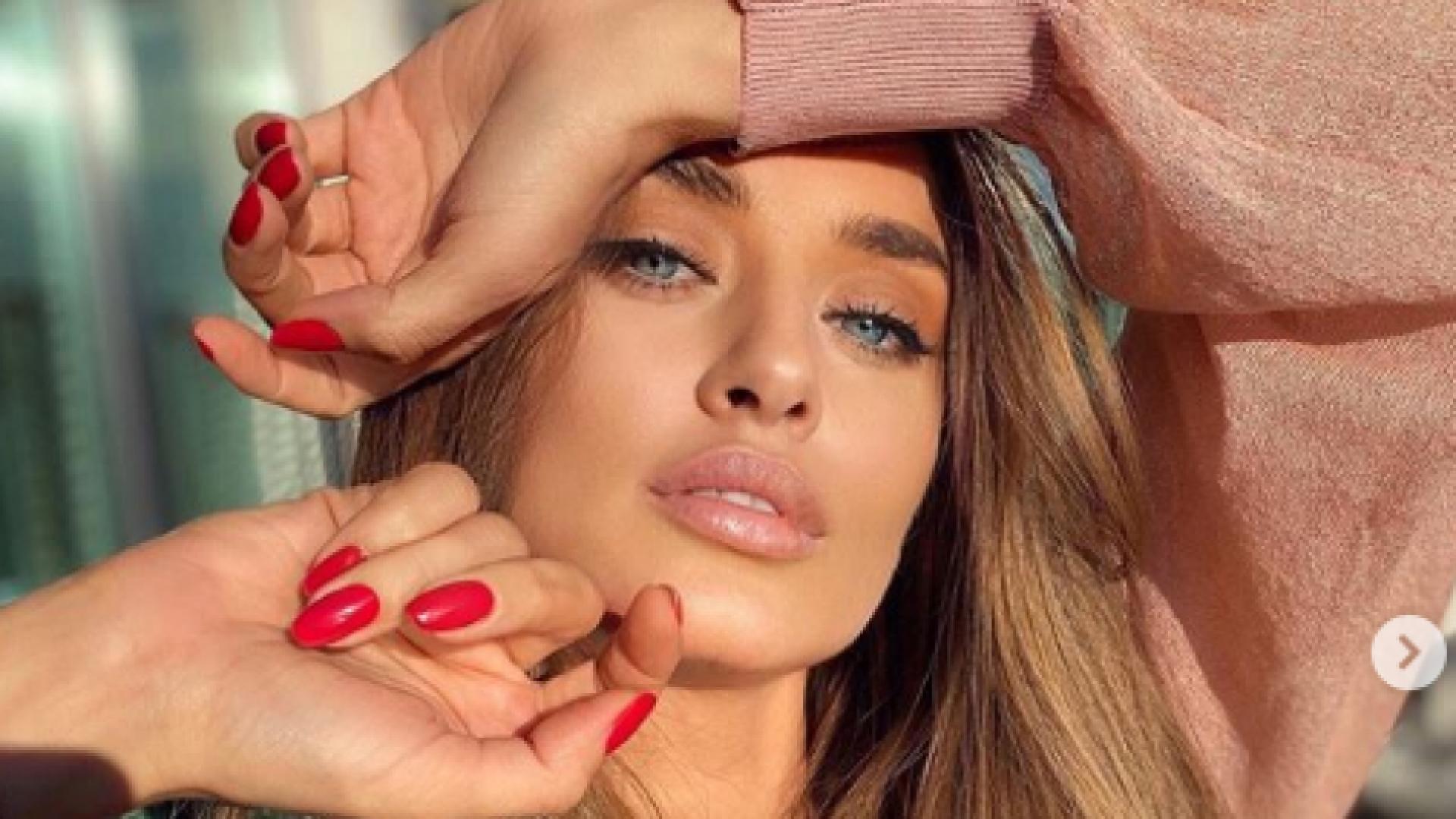 Саня Борисова изуми феновете си с набъбнала пазва СНИМКИ