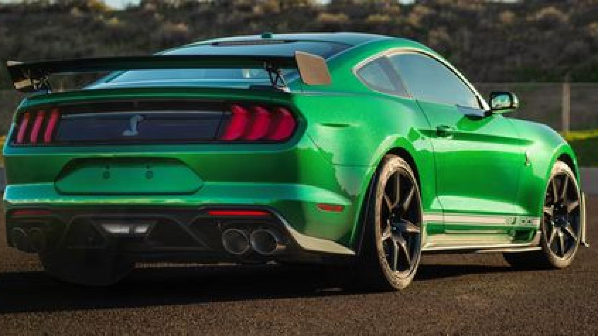 Шофьор се изфука и... потопи новия си Ford Mustang три дни след покупката ВИДЕО