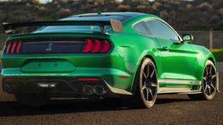 Шофьор се изфука и... потопи новия си Ford Mustang три дни след покупката ВИДЕО