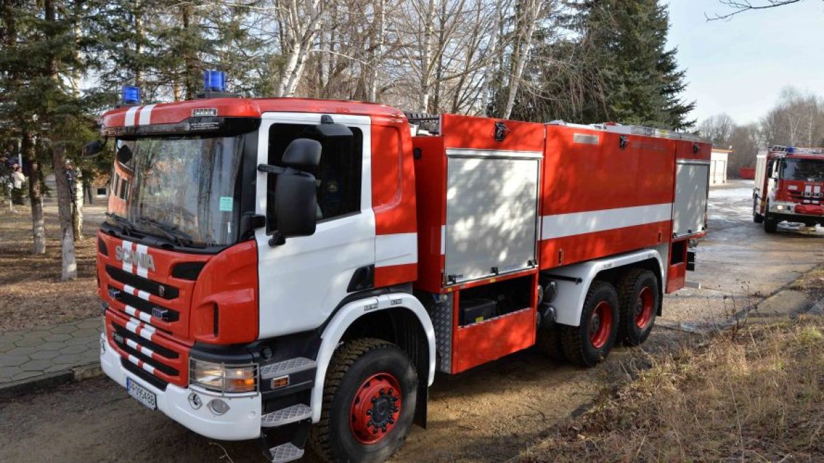 Извънредно! Голям пожар лумна в Дупнишко, горят къщи