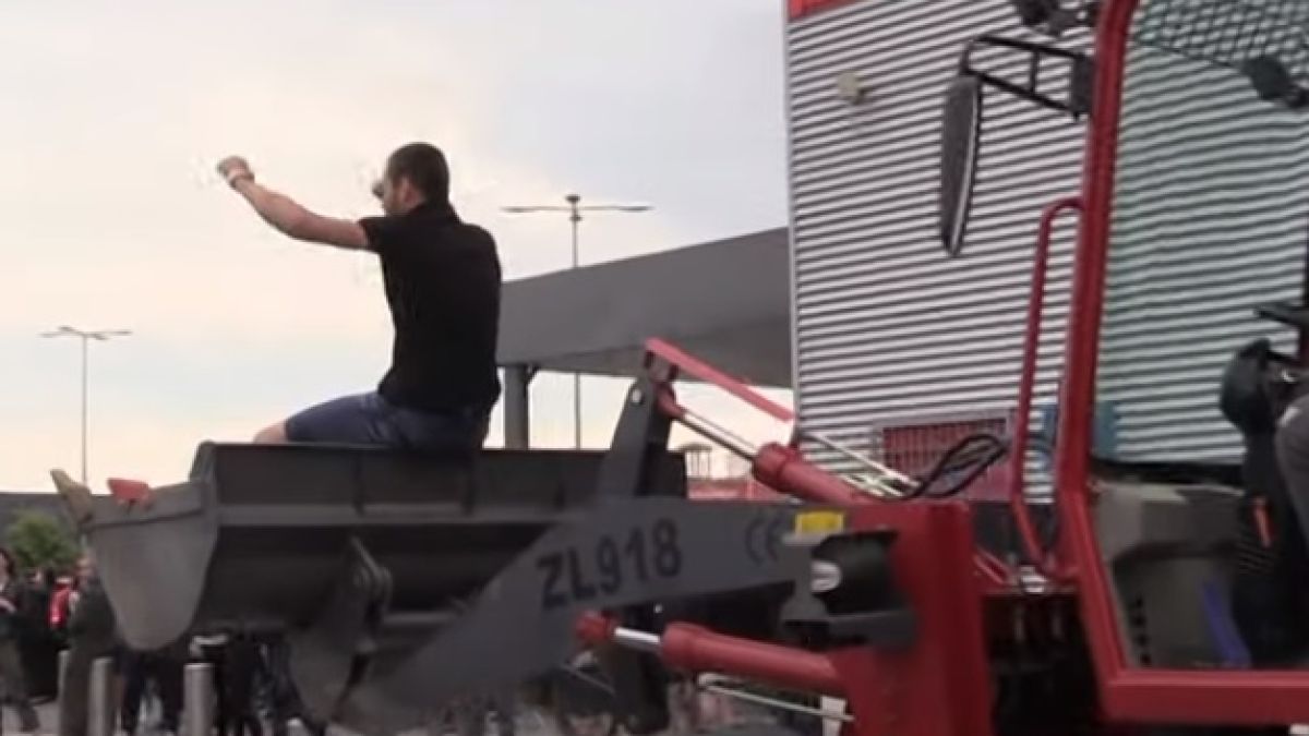 Абитуриенти от Казанлък измислиха как да прецакат карантината ВИДЕО 