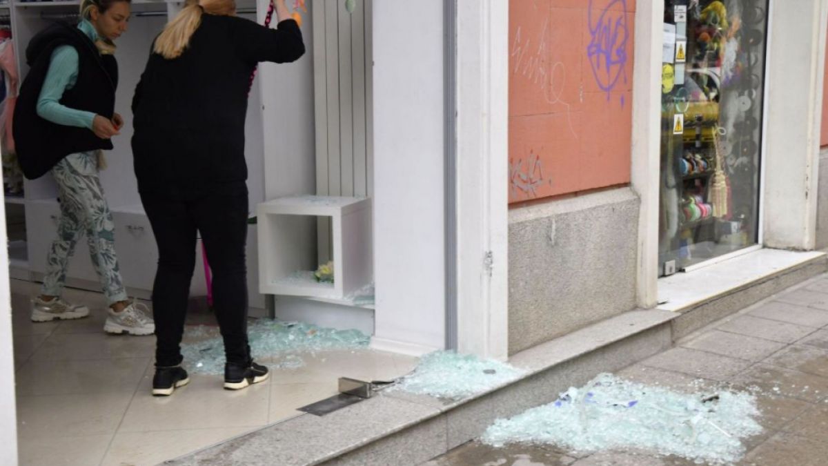 Шофьор на "Мерцедес" направи голяма беля на пъпа на София СНИМКИ 