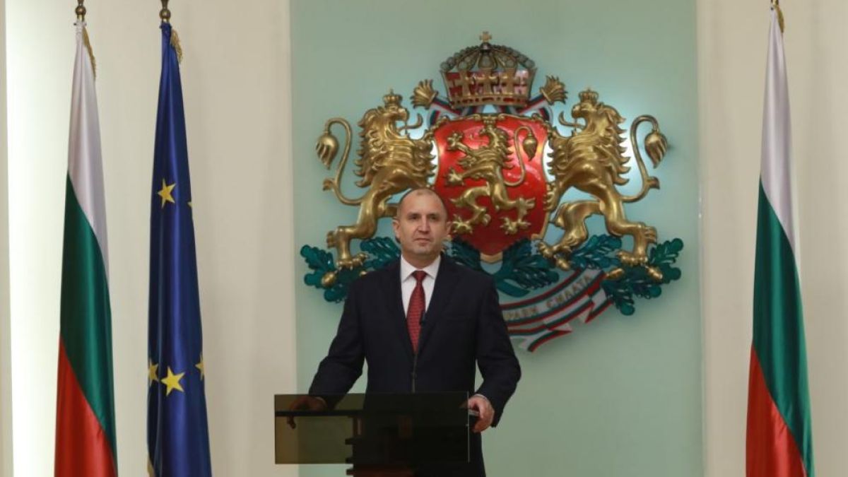 Посрещнаха Румен Радев с питка в Садово