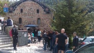 Заведение на Рилския манастир дере кожи с баснословни цени СНИМКИ