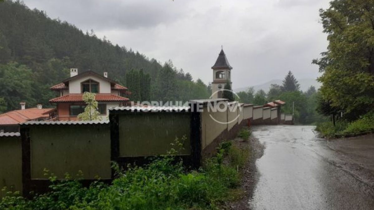Ето как изглежда вилата, приписвана на проверявания зам.-министър СНИМКИ