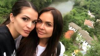 Сестрата на Преслава шашна с провокативни пози СНИМКИ