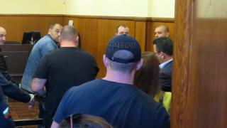 Бургаски ъндърграунд герой, бос на свирепа банда за рекет, го закъса жестоко