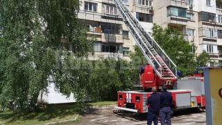 Пожарникари щурмуваха апартамент във Враца през терасата и изтръпнаха от видяното СНИМКИ