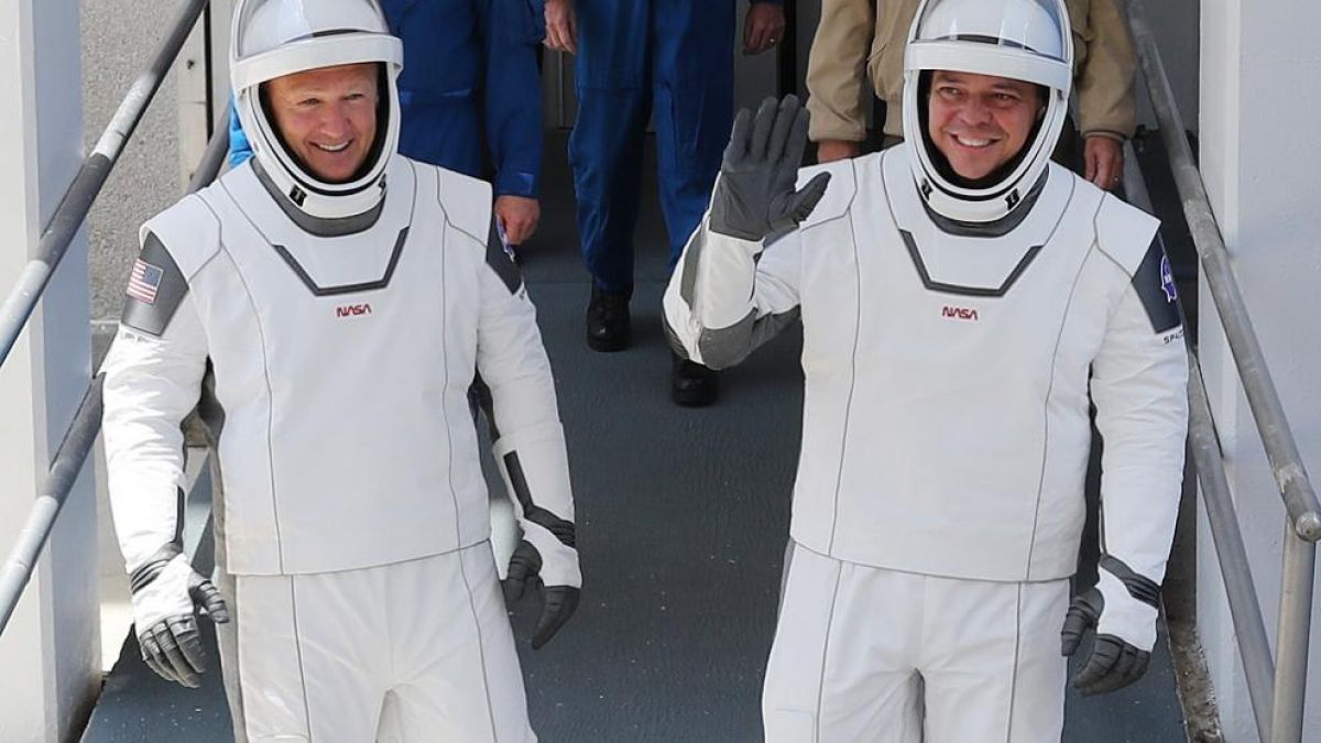 Исторически момент! Ракетата на SpaceX и НАСА е изстреляна в Космоса НА ЖИВО 