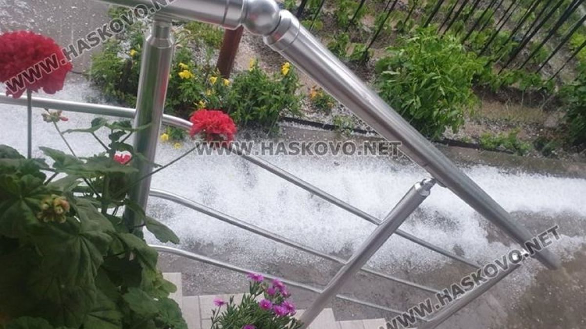 Страшна градушка помля всичко в Хасковско ВИДЕО 
