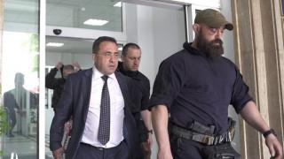 Съдът реши след полунощ кои от обвинените по аферата с боклука остават в ареста 