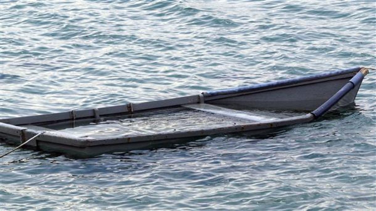 Рибари обърнаха лодката си край Варна, ето кой ги спаси