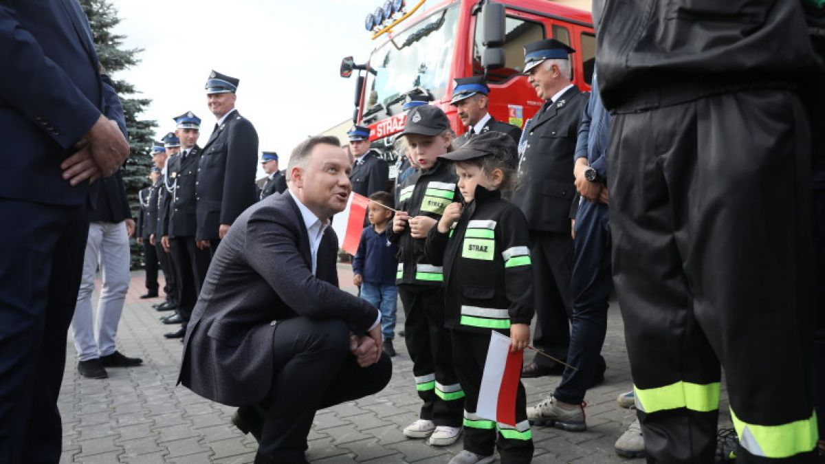 В Полша избират президент и по пощата
