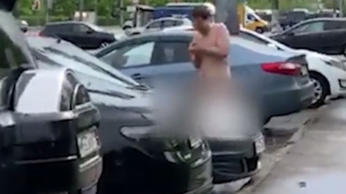 Пореден изтрещял от карантината се съблече чисто гол и... ВИДЕО 18+