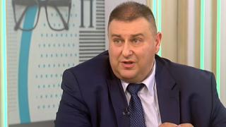 Емил Радев за Манолова: Иска да легализира мутренските практики на колекторите