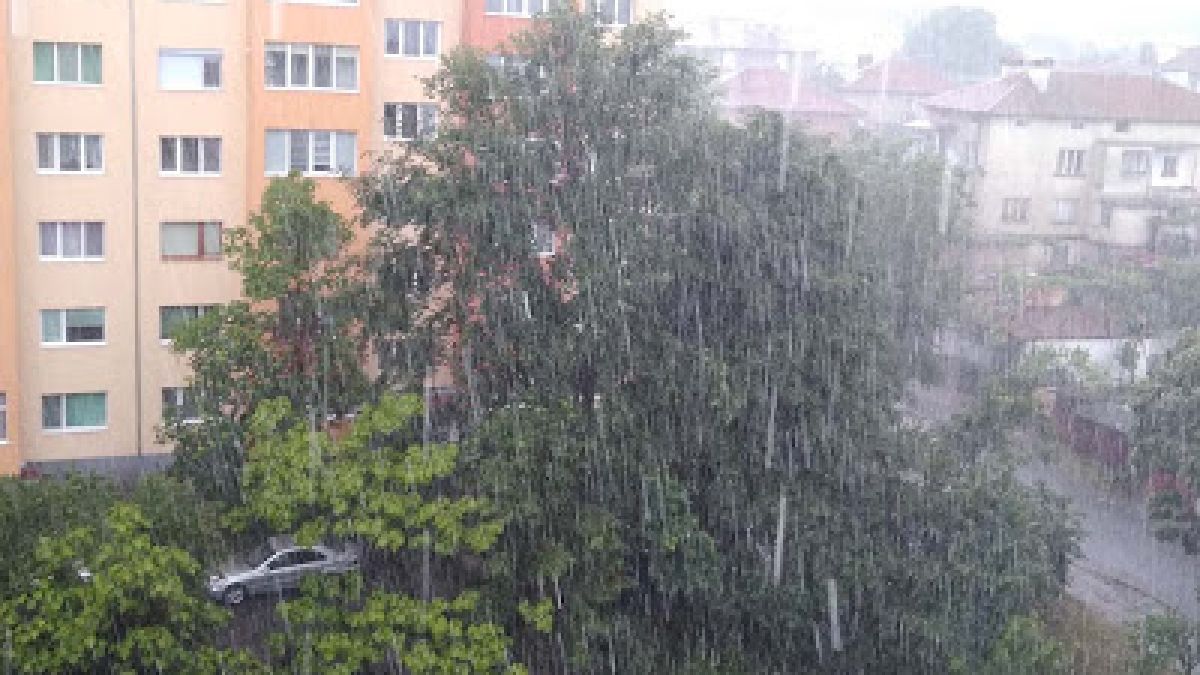 Кърджали е под вода след библейската буря ВИДЕО