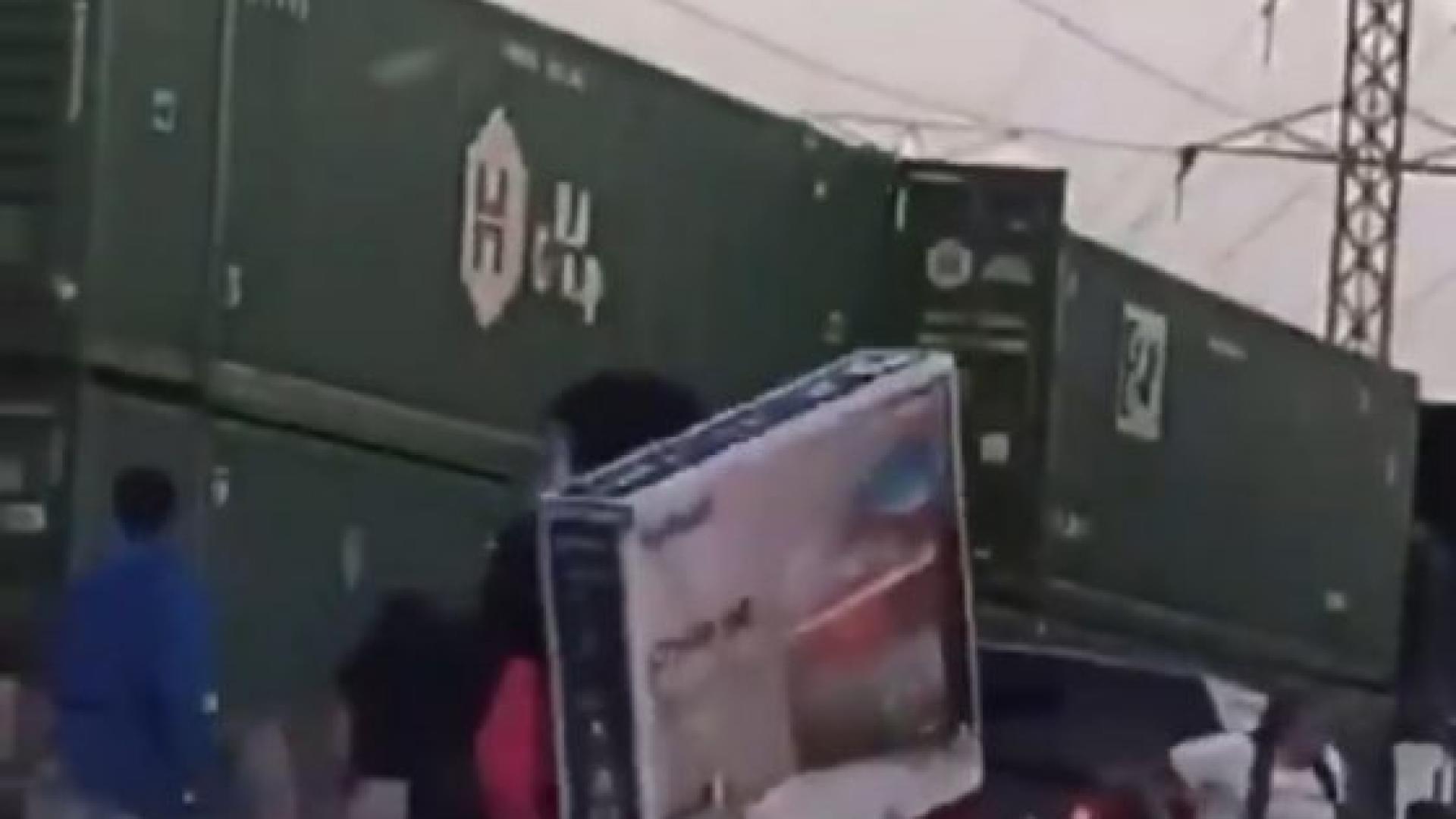 Брутално ВИДЕО: Мародери грабят товарен влак в движение по време на протестите в Чикаго 