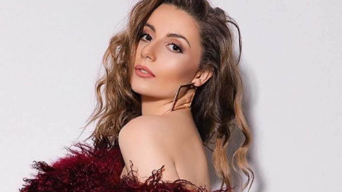 Горещо! Михаела Маринова откри летния сезон и се съблече... СНИМКА 18+