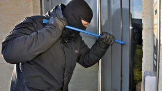 Пишман крадец си забрави детето на местопрестъплението 