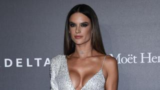 Моделка на Victoria's Secret се разголи и зарадва поклонниците си СНИМКИ 