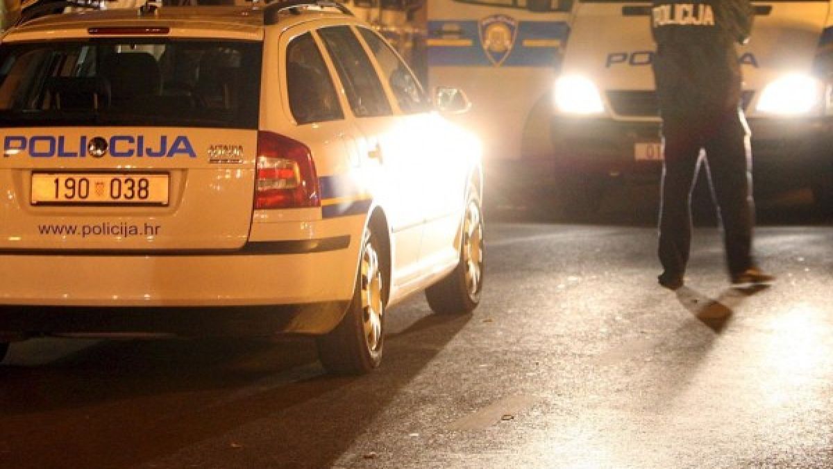 Хърватски полицай задуши мъж с коляно като Джордж Флойд