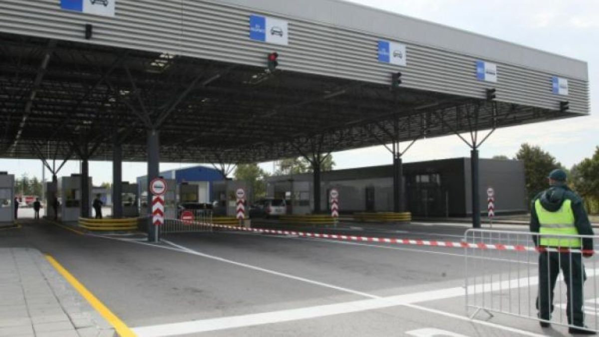 Турция отвори границите за България