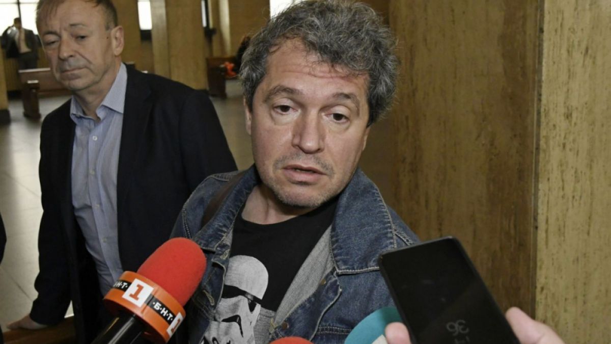 Човек на Слави шикалкави за Божков в съда 