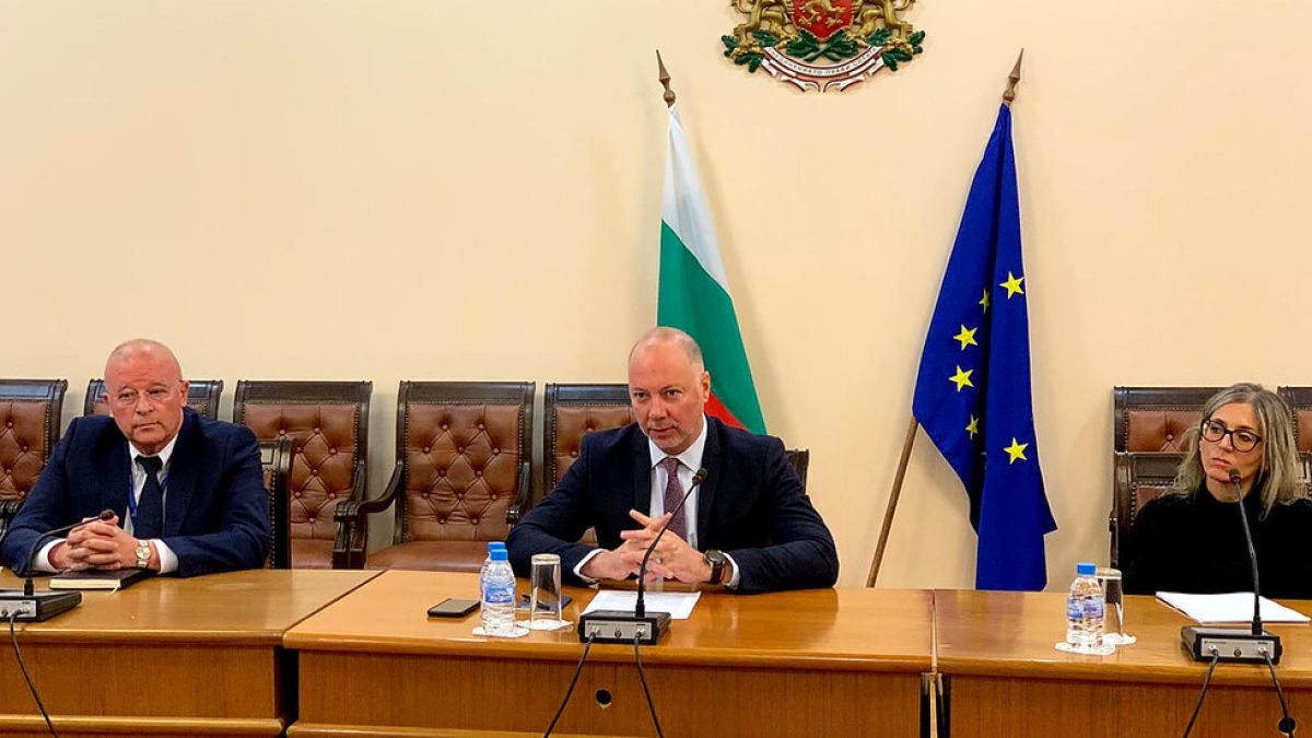 Министър Желязков с важни новини за засегнатите автобусни фирми 