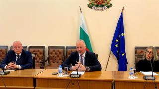 Министър Желязков с важни новини за засегнатите автобусни фирми 